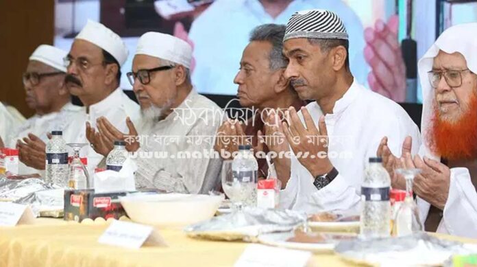 _BNP_Ifter_2024 রাজধানীর ইস্কাটন গার্ডেনের লেডিস ক্লাবে আজ মঙ্গলবার ওলামা-মাশায়েখ ও এতিমদের নিয়ে ইফতার করেন বিএনপির নেতারা।