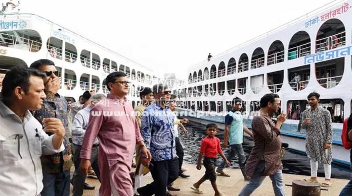 শুক্রবার ঢাকা সদরঘাট লঞ্চ টার্মিনাল এলাকা পরিদর্শন করেন নৌ প্রতিমন্ত্রী খালিদ মাহমুদ চৌধুরী।ছবি: সংগৃহীত