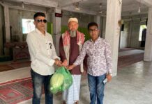 দুই যুগ ধরে মসজিদে থাকা মুয়াজ্জিনকে এমপির সহায়তা